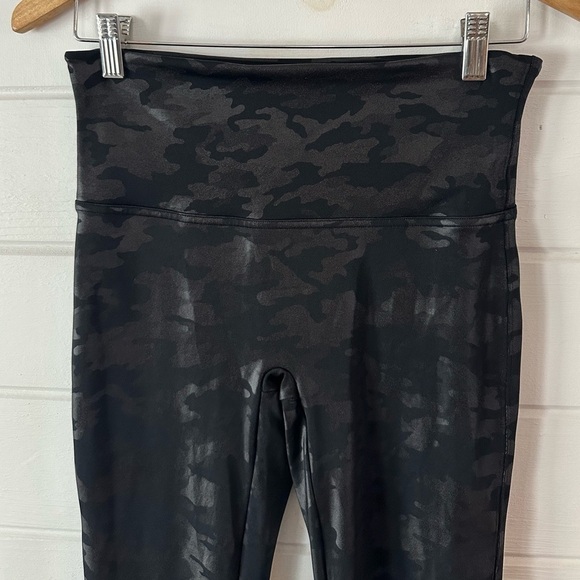 SPANX Faux Leather Matte Black Camo High Waisted Leggings Tummy + Booty Shaping - Picture 8 of 12